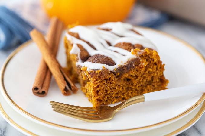 Pumpkin Cinnamon Roll Cake