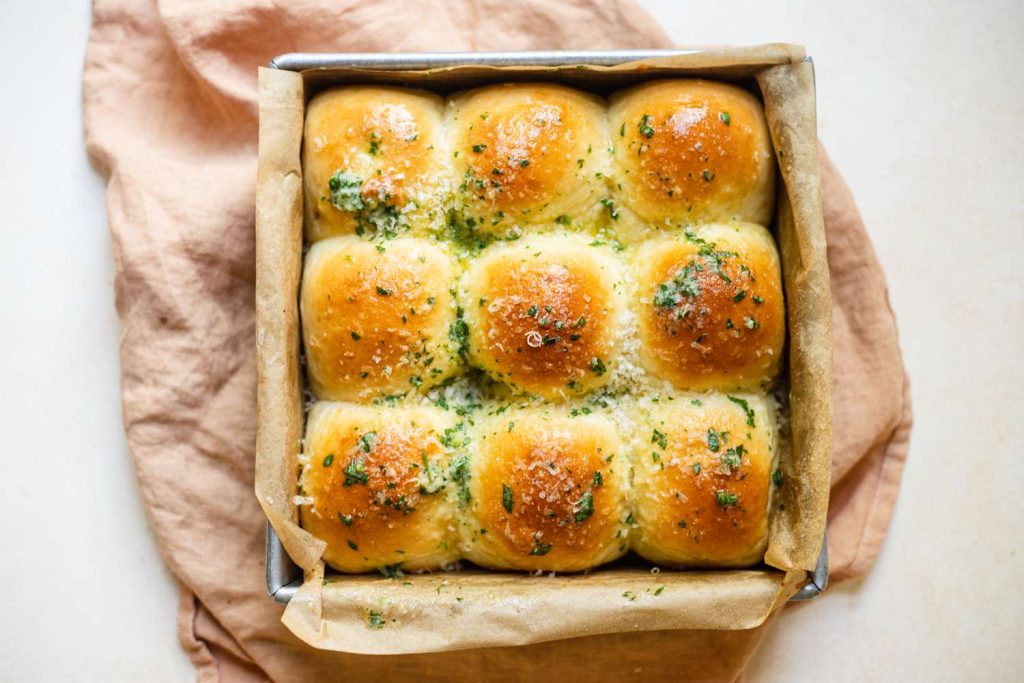 Garlic Parmesan Pull-Apart Rolls