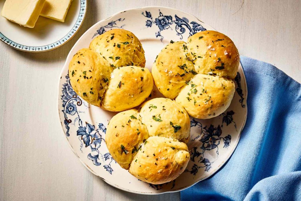 Herby Cloverleaf Rolls