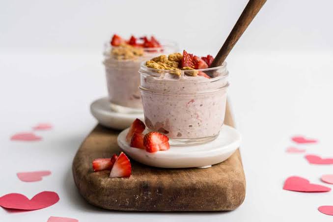 Strawberry Cheesecake Overnight Oats