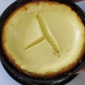 this image shows cheesecake after freezing it