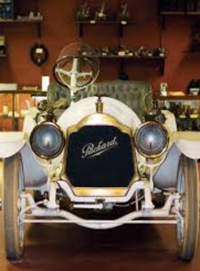  This image shows the Antique Car Museum’s impressive collection of vintage Packard cars, showcasing the automobile history and the intricate design of classic vehicles from the early 20th century.