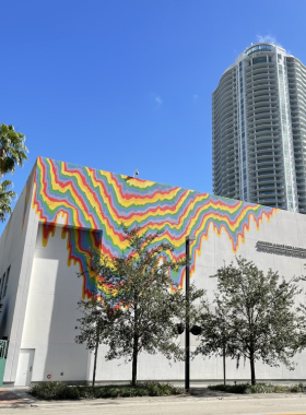 This image shows the modern architecture of NSU Art Museum, home to diverse art exhibitions, where visitors explore contemporary and historical art in Fort Lauderdale's cultural heart.