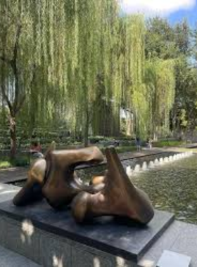 Klyde Warren Park in Dallas, Texas, showcasing green lawns, public seating areas, and people enjoying outdoor activities in the park."