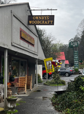 A scenic view of the Gatlinburg Arts and Crafts Community, featuring local artisans showcasing their handmade goods. The charming atmosphere reflects the creativity and talent of the local artists.