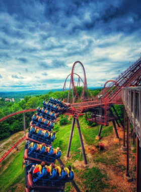 This image shows that Silver Dollar City is a thrilling theme park with rides, craft demonstrations, and entertainment celebrating the Ozarks’ heritage.