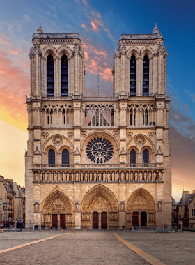  This image shows that the Notre-Dame Cathedral’s Gothic architecture includes beautiful spires, arches, and intricate sculptures, representing centuries of Parisian heritage.