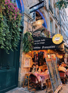  This image shows that the Latin Quarter’s cobblestone streets and charming cafes offer a glimpse into the intellectual and cultural heart of old Paris.