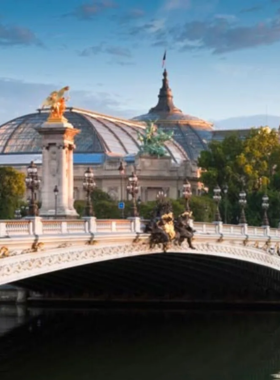 This image shows that Pont Alexandre III bridge’s elegant arches and gold statues stand over the Seine River, embodying Paris’s artistic style and romantic views.