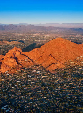 This image shows that Camelback Mountain offers rugged hiking trails with steep climbs, giving hikers panoramic views over the Phoenix area.
