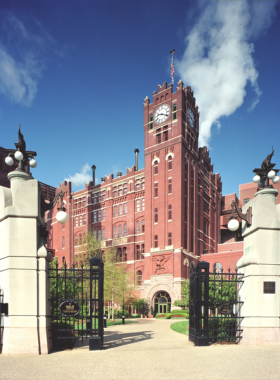 "This image shows visitors touring the Anheuser-Busch Brewery, with historic brewing equipment and Budweiser branding. The brewery offers a look into traditional beer-making, complete with tasting experiences and visits to the Clydesdales."