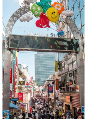 This image shows the vibrant street fashion scene in Harajuku, Tokyo, where young people showcase their unique and creative outfits. Bold colors, quirky accessories, and imaginative clothing make Harajuku a global hotspot for trendy street style and youth culture in Tokyo.