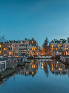 This image shows the vibrant Oud-West neighborhood, known for its art galleries, colorful street art, and trendy cafes, reflecting the creativity and modern culture of Amsterdam.