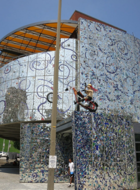 This image shows the vibrant sculptures and art installations outside the American Visionary Art Museum, reflecting its unique focus on unconventional and self-taught artistry.
