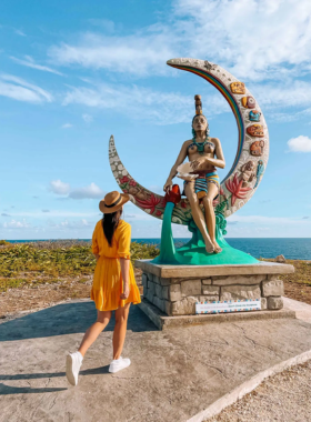 This image shows the pristine beaches of Isla Mujeres, known for its calm waters, stunning coral reefs, and a peaceful environment for relaxation and exploration.