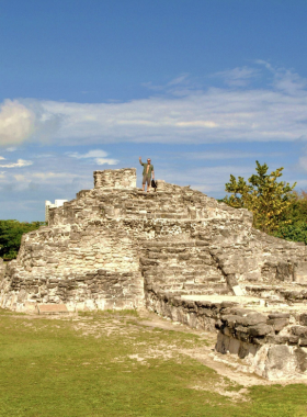 This image shows the El Rey Ruins in Cancún, an ancient Maya site featuring well-preserved temples and structures, offering a glimpse into the Mayan civilization.