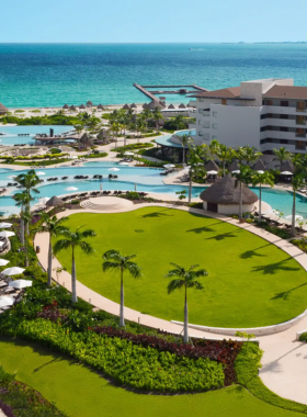 This image shows Playa Mujeres Golf Club’s lush green course with panoramic views of the Caribbean Sea, providing a top-tier golfing experience for all skill levels.