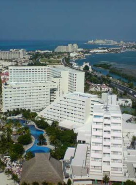 This image shows Avenida Kukulkan in Cancún, a bustling street filled with shops, restaurants, and vibrant nightlife, offering an exciting blend of shopping and dining.