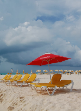 This image shows Avenida Tulum in Cancún, where you can find local markets and authentic Mexican restaurants offering a taste of the region's rich culture and cuisine.