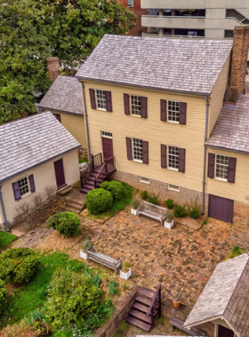 This image shows Blount Mansion in Knoxville, a historic site that once served as the home of William Blount. Visitors explore the mansion’s preserved rooms and gardens to learn about early Knoxville history.