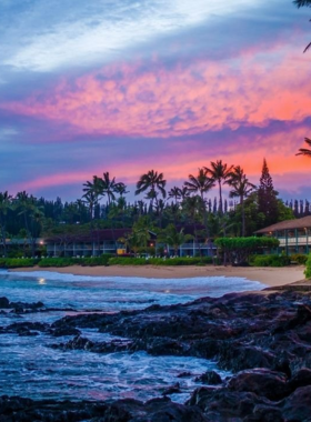  This image shows Napili Bay Beach’s calm waters, golden sands, and scenic surroundings perfect for relaxation and family activities.