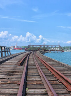 This image shows a vintage train traveling on the Maine Narrow Gauge Railroad, offering visitors scenic views of Portland’s coastline and harbor.