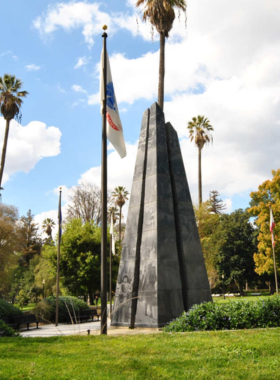 This image shows Capitol Park in Sacramento, with its lush green gardens and statues of historical figures, providing a peaceful space for relaxation and reflection. The park is an ideal location to explore the state’s history.