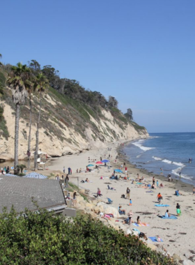 This image shows that Arroyo Burro Beach is a quiet and scenic spot in Santa Barbara, perfect for beachcombing, relaxing by the water, and enjoying a peaceful day in nature.