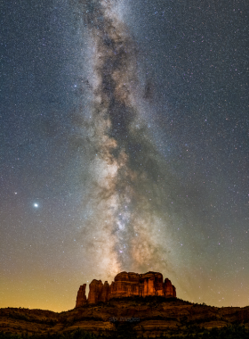  This image shows the spectacular Sedona night sky, filled with stars and constellations, offering a serene and awe-inspiring experience for stargazers in the clear desert air.