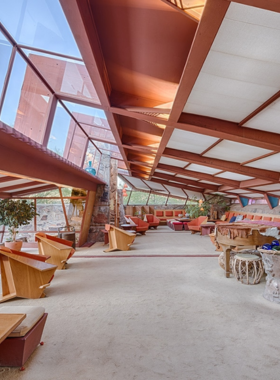 This image shows Taliesin West, the winter home and architectural studio of Frank Lloyd Wright, blending innovative design with the natural Arizona landscape. It reflects Wright’s vision of architecture in harmony with nature.