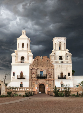 This image shows the historic Mission San Xavier del Bac in Tucson, Arizona, known for its beautiful Spanish Colonial architecture, featuring intricate artwork, peaceful courtyards, and a significant connection to the area’s cultural and spiritual history.