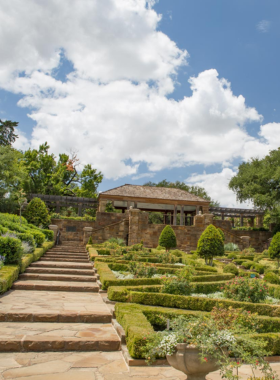 This image shows the serene beauty of the Japanese Garden within the Fort Worth Botanic Garden, showcasing peaceful water features and vibrant plant life. It offers visitors a tranquil escape from the city’s hustle and bustle.