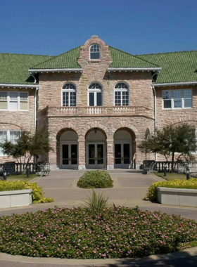 "This image shows the exterior of the Pink Palace Museum in Memphis, a museum dedicated to science, history, and culture, housed in a grand historic mansion."