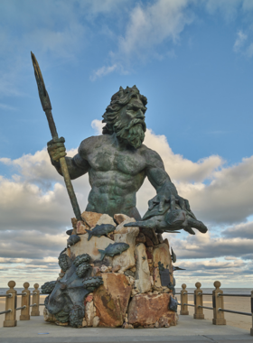 This image shows that the King Neptune statue at Neptune Festival Park stands as a major landmark in Virginia Beach, with a towering 24-foot bronze figure symbolizing the area’s connection to the sea and maritime history.