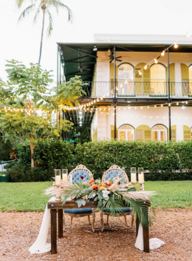 This image shows the Ernest Hemingway Home in Key West, a historic property that once served as the residence of the famous writer. Visitors can explore the house, its gardens, and learn about Hemingway’s life.