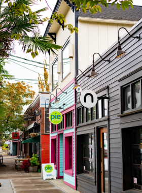 This image shows the vibrant Alberta Arts District in Portland, with colorful street murals, art galleries, and local shops. The district is a creative hub where visitors can explore Portland’s artistic side and unique local businesses.