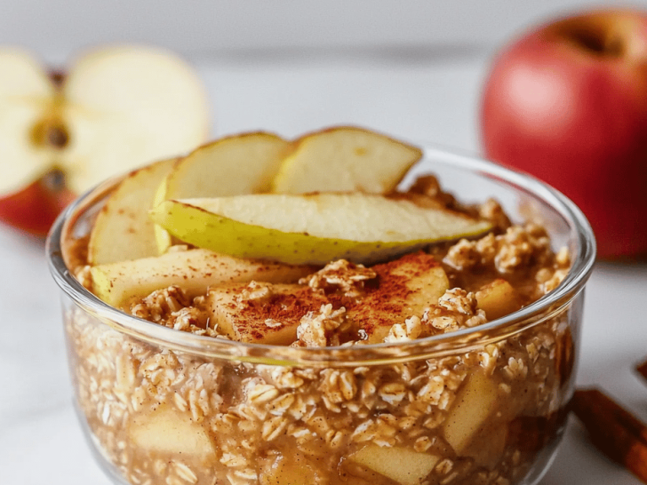 Awaken Your Senses: The Cozy Charm of Healthy Apple Cinnamon Baked Oatmeal