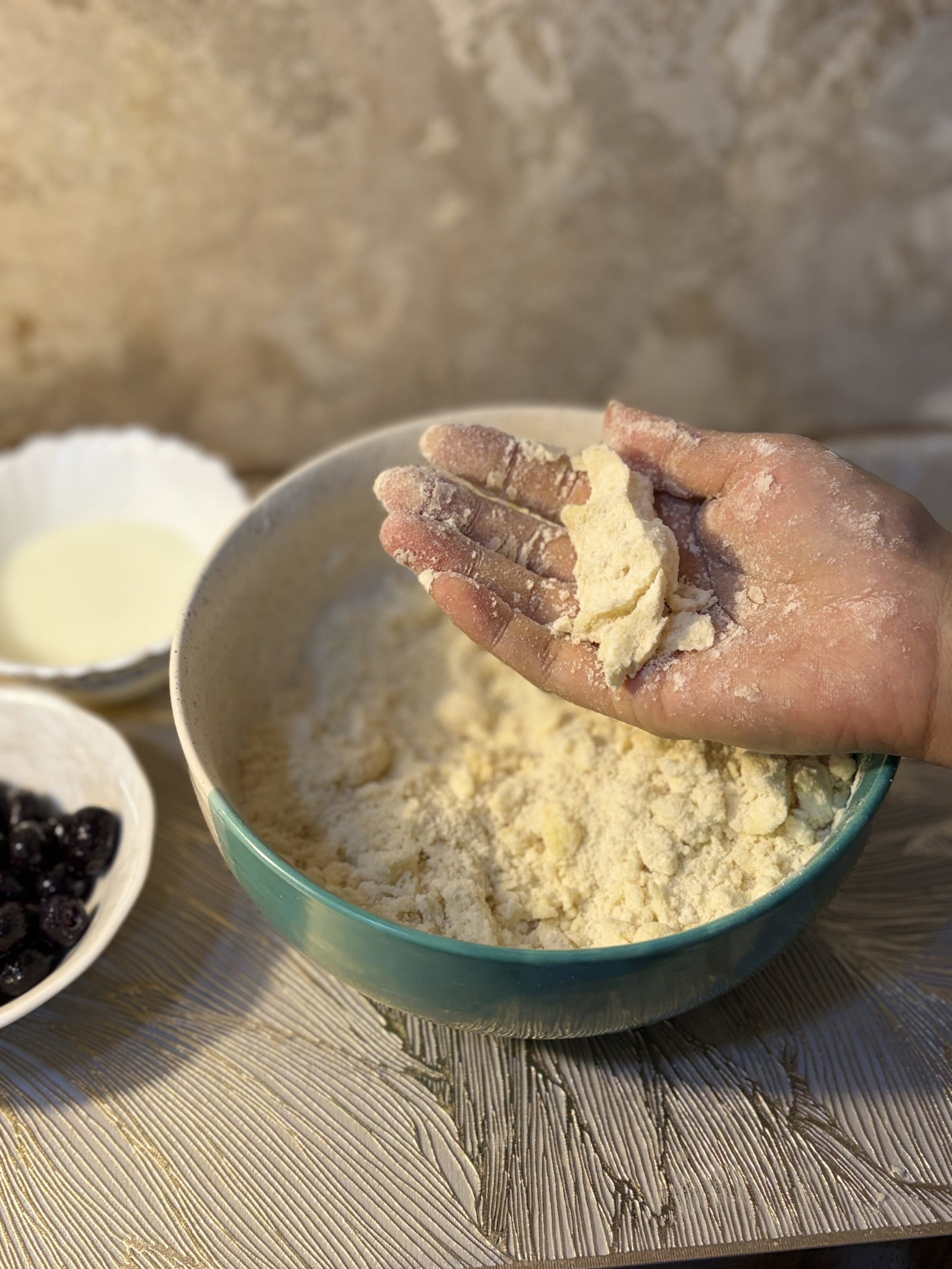 Whisk the flour, sugar, salt, and baking powder in a bowl.