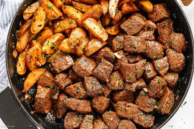 Garlic Butter Steak Bites with Potatoes